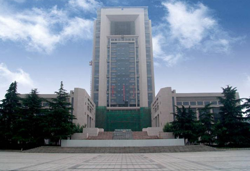西安交通大學(xué)教學(xué)樓主樓旋挖鉆孔灌注樁施工